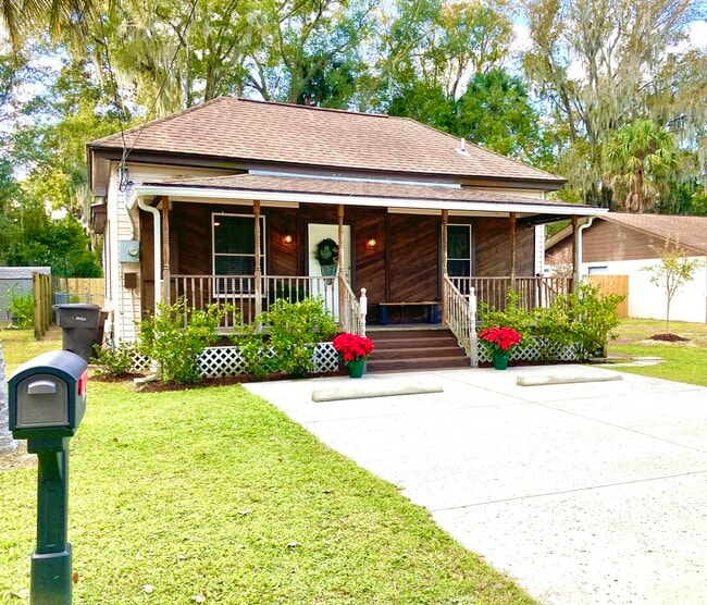 Photo - 736 SE 9th St