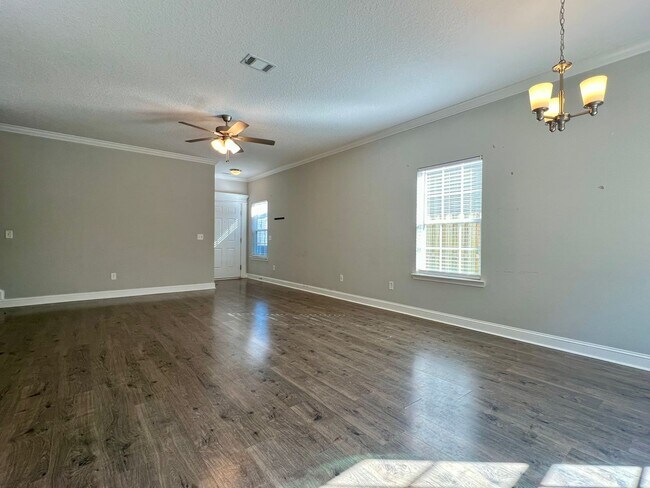 Photo - AVAILABLE NOW! (PET FRIENDLY)