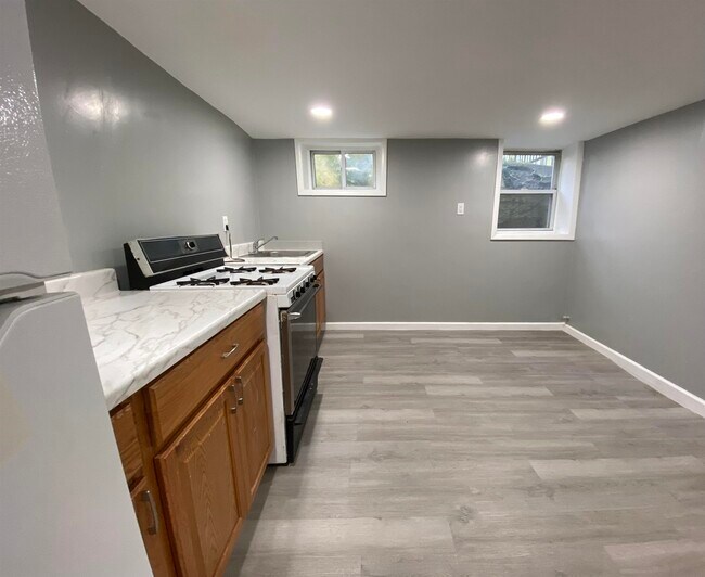 Photo - 146 Bowers St Apartment Unit #1