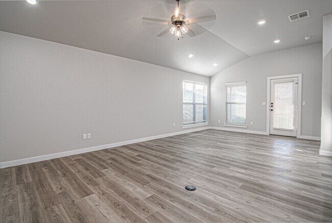 Photo - 2405 Copperhead