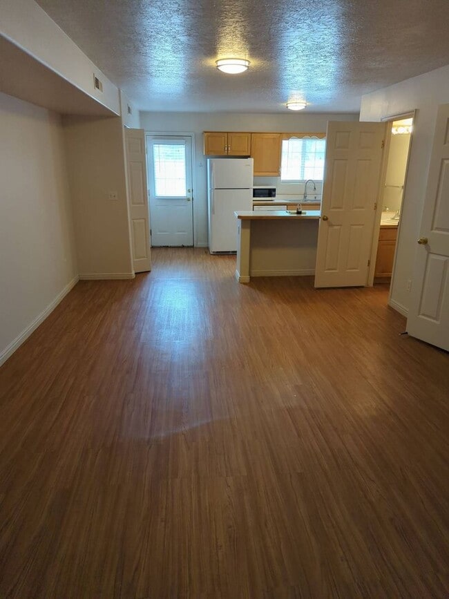 Photo - Charming 2-Bedroom Townhome for Rent with ...