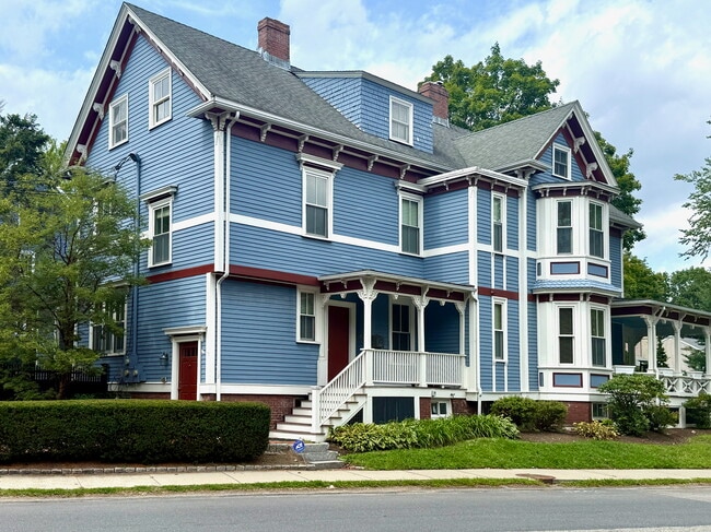 Building Photo - 90 Highland Ave Unit 2