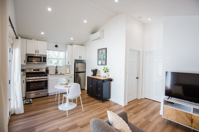Fully stocked kitchen - 16927 Liggett St