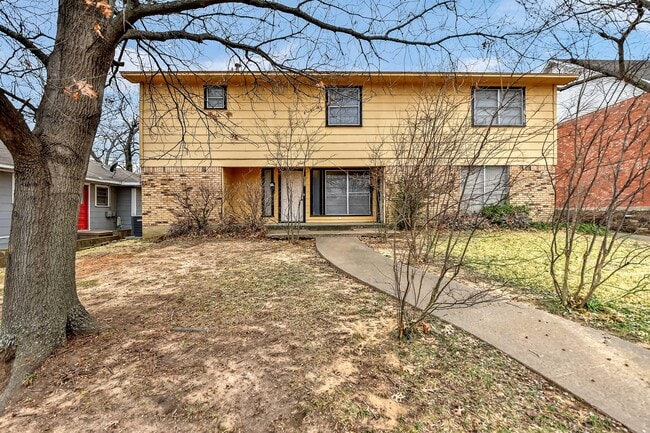 Building Photo - 1312 N Travis St Unit 1