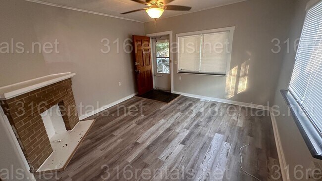 Photo - $695- 2 bed 1 bath - Newly Remodeled Duplex Unidad 317