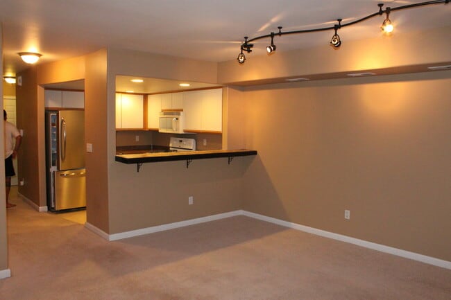 Photo - 2 Bed 1.5 Bath - Gas Heat - Garage - Yard ...