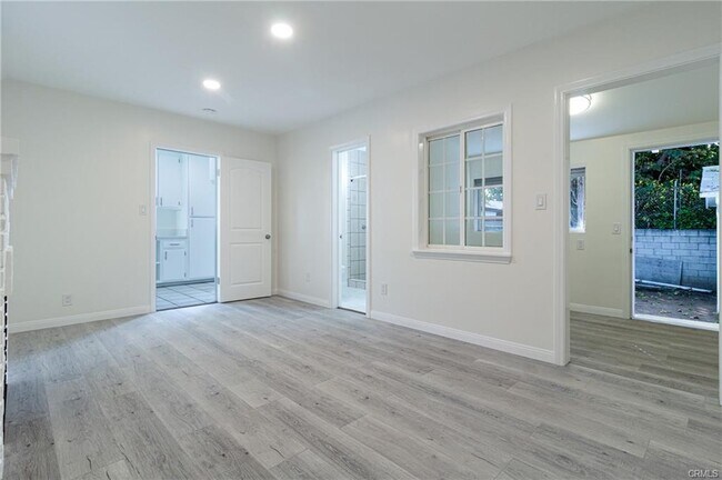 Photo - 14724 Strathern St