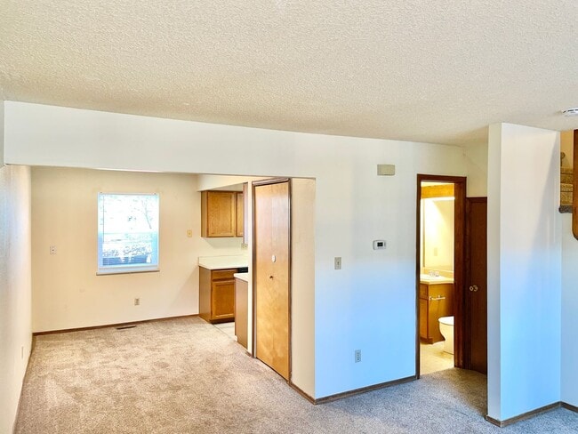 Photo - Beautiful West Side 2 Bedroom Condo w/ Views!!