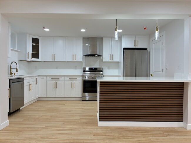 Building Photo - 716 11TH St Unit 1