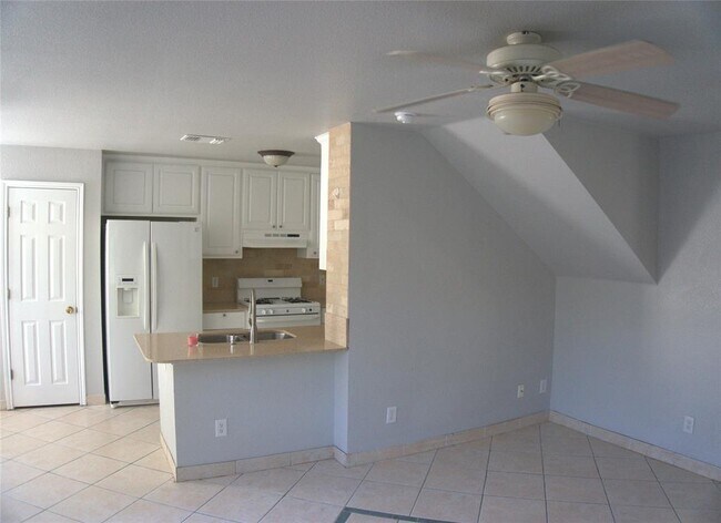 Photo - 1512 Parkfield Cir