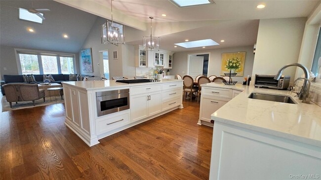 Building Photo - 13 Beach Land Ave