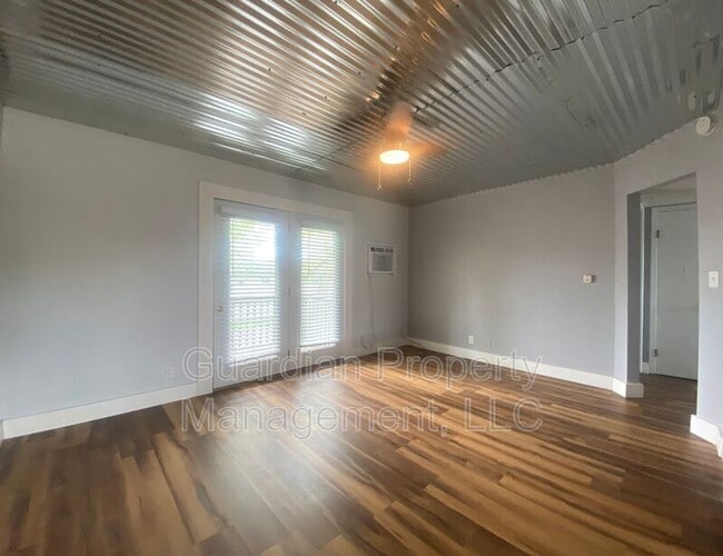 Photo - 519.5 W 8th St