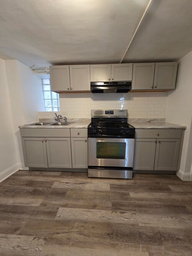 2740 W 73rd St Unit Garden