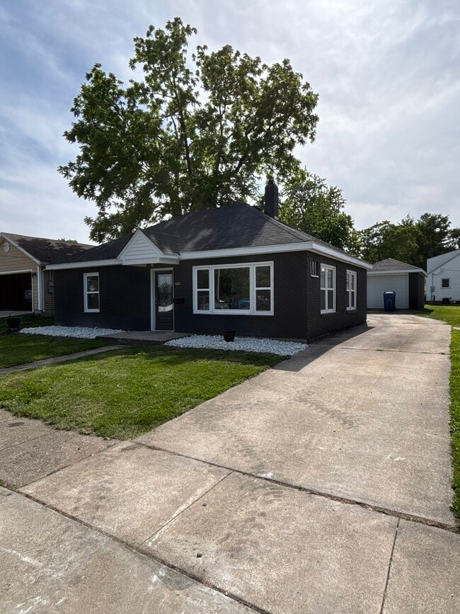 Photo - 443 S 6th St