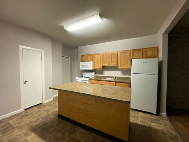Building Photo - 26 Bank St Unit A Rental
