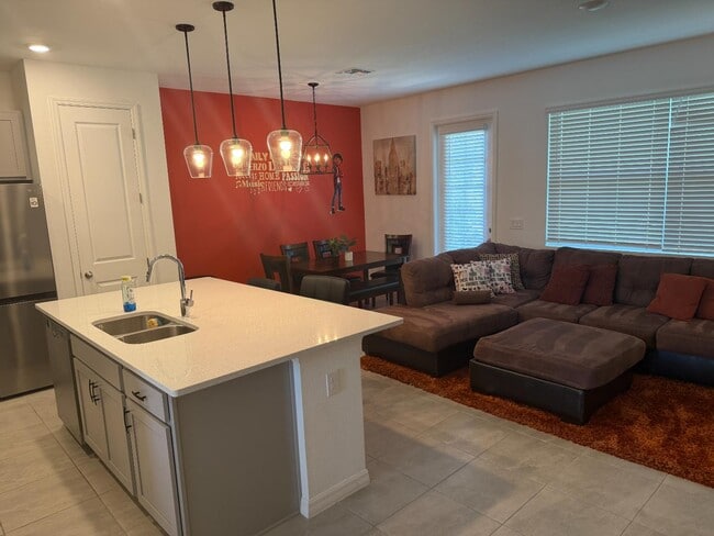 Photo - 1553 Discovery St