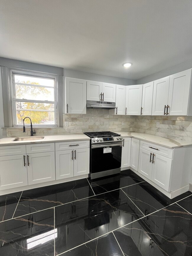 Building Photo - 156 Wegman Pky Unit 3