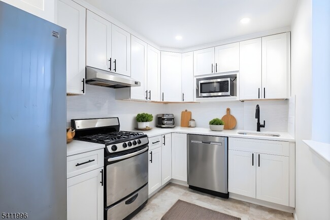 Building Photo - 59-61 Brighton Ave Unit 20