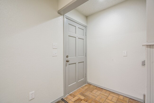 Photo - Beautiful 2 bed 2.5 bath condo home! Ready Soon!