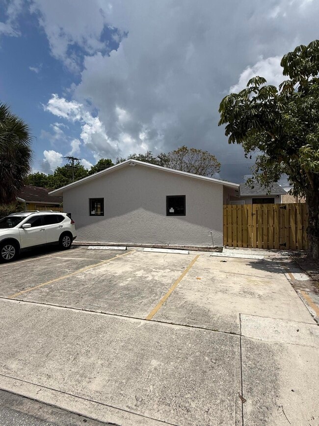 Photo - 1609 N J St