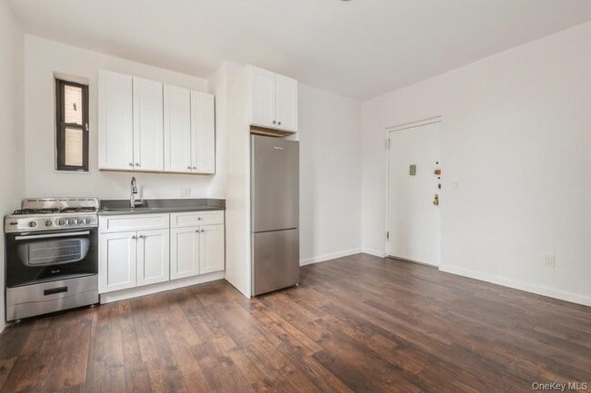 Building Photo - 35 Crown St Unit 3H