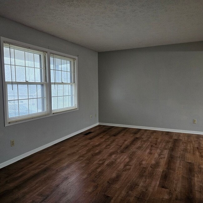Photo - 1252 Colonial Dr