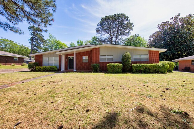 Photo - ** 3 bed 2 bath located in Dalraida **Call...