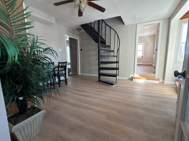 Photo - 4377 Pechin St