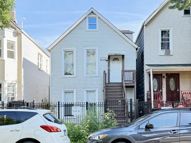Photo - 3503 W Dickens Ave Unit J08P
