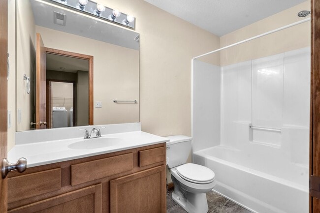 Photo - Beautiful End Unit Condo - 4 Bedrooms, Lin...