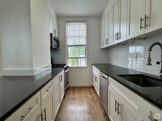 Building Photo - 68-56 76th St Unit 2 Rental