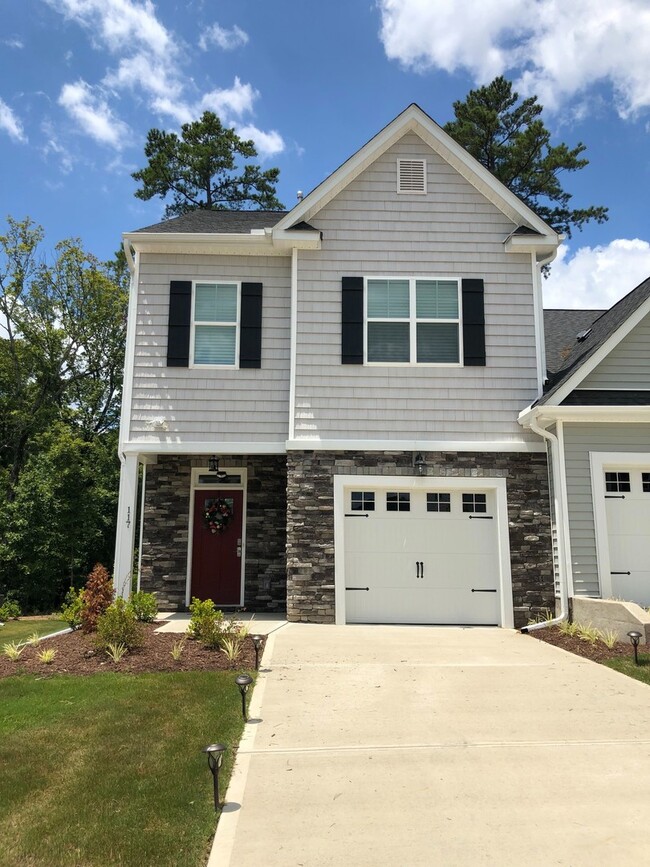 Building Photo - 3 Bed 2.5 Bath End Unit with Fenced in Backyard at Winsford At the Park!