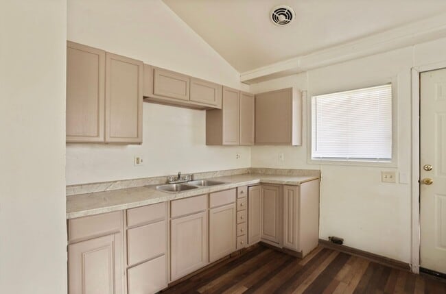 Photo - 4149 Hiland St