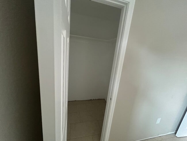 Photo - 1315 W 5th St