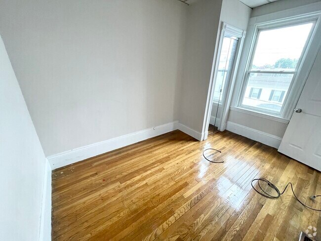 Building Photo - 28 Harbor View St Unit 3 Rental