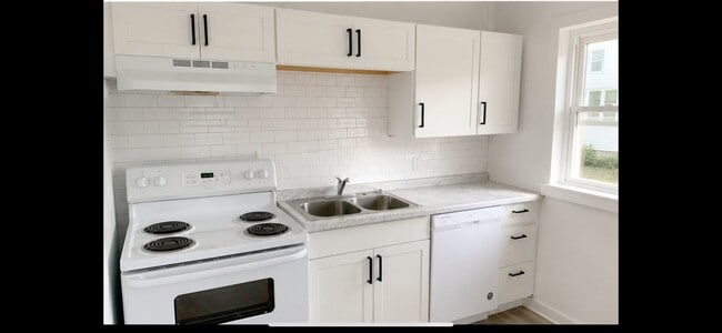 Building Photo - 709 Carothers Ave