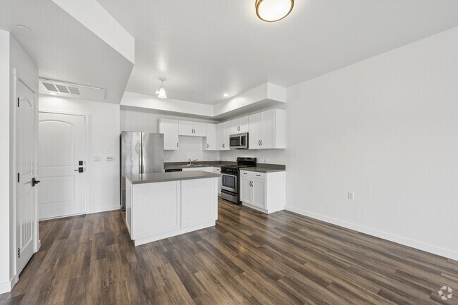 1BR, 1BA - 712SF - Kitchen and Dining