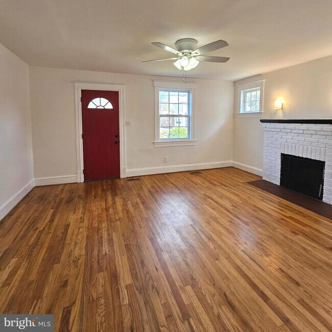 Photo - 2910 16th St S