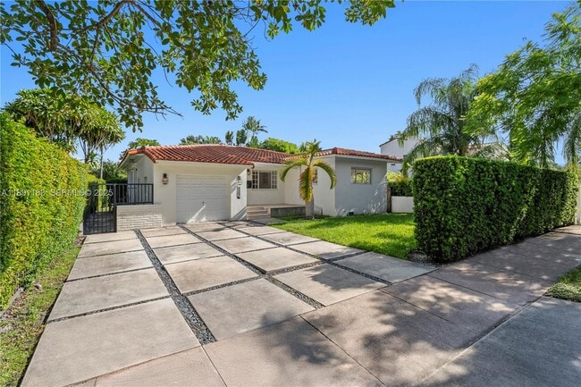 Building Photo - 1307 Valencia Ave