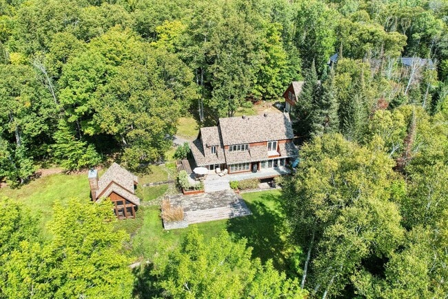 Building Photo - 1654 Chem. des Hêtres