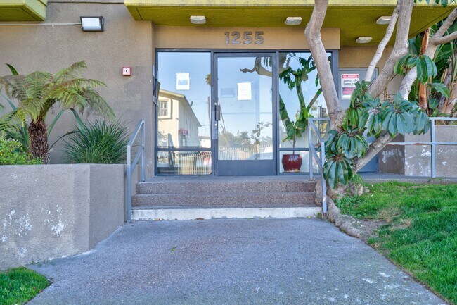 Photo - Orange Apartments