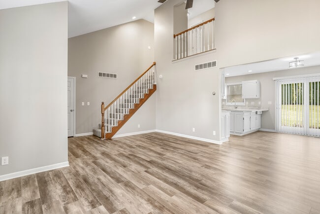 Photo - 194 Clyde Ave