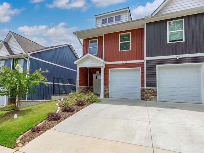 Photo - 3 Bed, 2.5 Bath - Oakwood