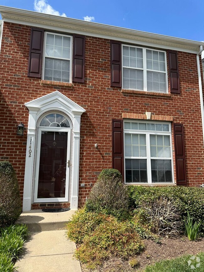 Building Photo - $2,400 / 3 br / 2.5 ba / 1,584 sqft Spacio... Rental