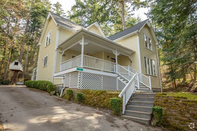 Building Photo - Gorgeous Coupeville Home is Ready for a Ne...