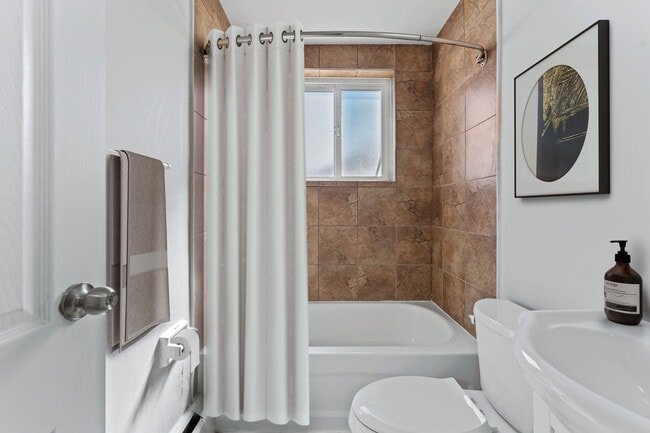 Photo - 383 Princess Avenue