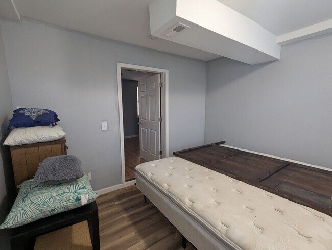 Photo - Beautifully renovated 3 bedroom furnished ...