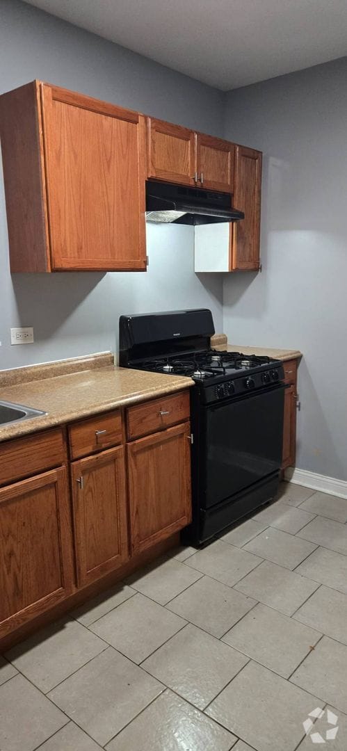 Building Photo - 7942 S Vernon Ave Unit 7942-2 Rental