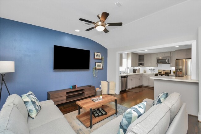 Photo - 5705 Cochran St