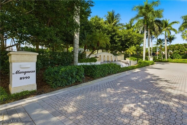 Building Photo - 8990 Bay Colony Dr Unit 901